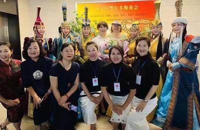 「品味藝術之美」朗誦與藝術展沙龍暨「什么是美」專題講座圓滿落幕